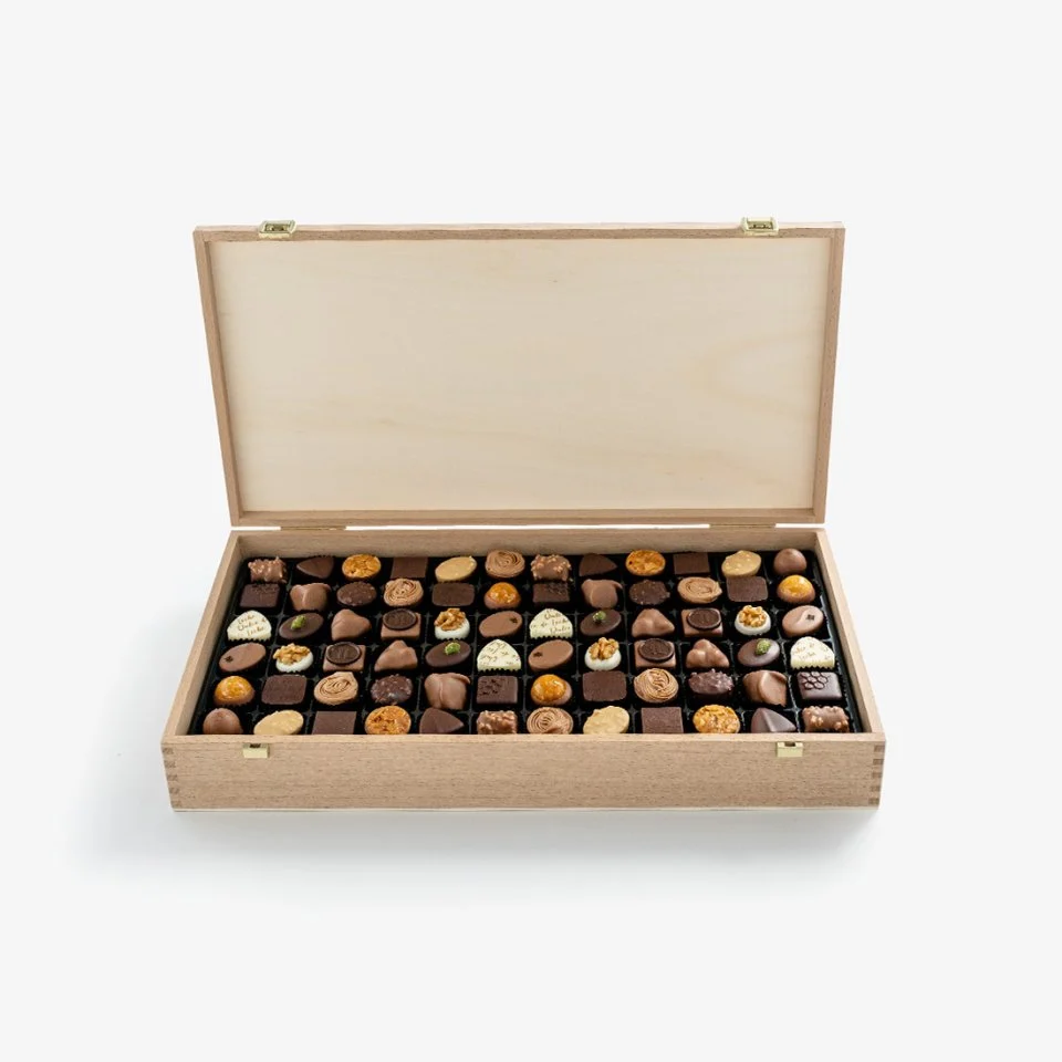 Praline Sélection Boîte en bois à 144 pcs – Image 2